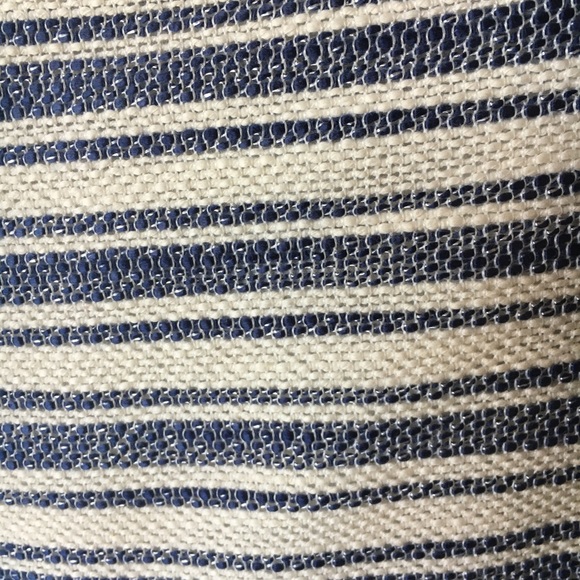 3/$30 Navy/Cream pencil skirt. Looks so cute on! - Picture 2 of 4